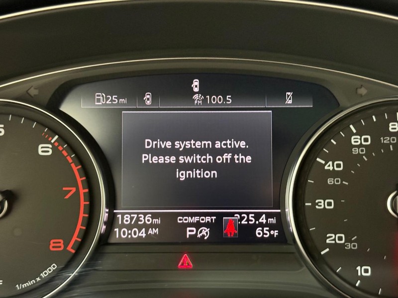 Audi Q5 Vehicle Full-screen Gallery Image 17