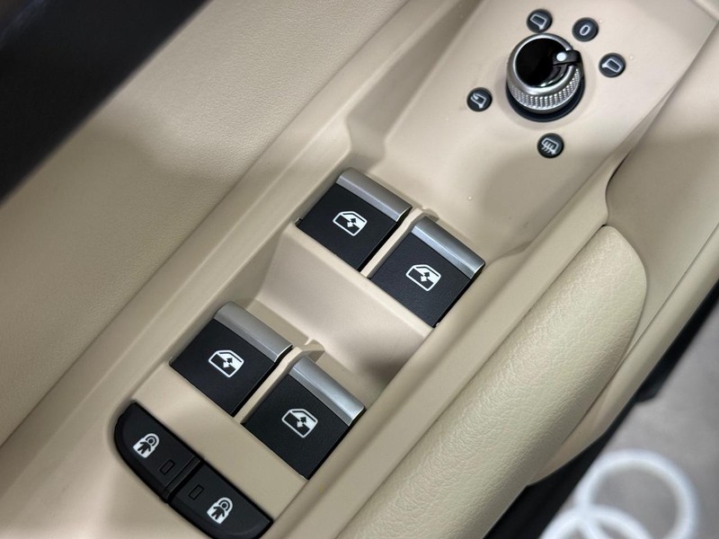 Audi Q5 Vehicle Full-screen Gallery Image 20