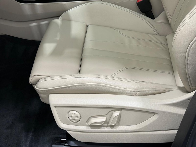 Audi Q5 Vehicle Full-screen Gallery Image 21