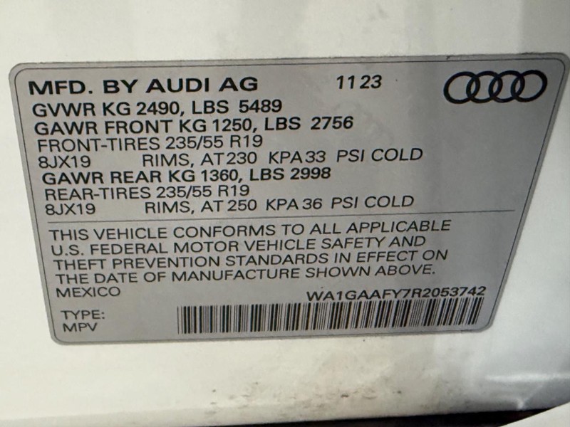 Audi Q5 Vehicle Full-screen Gallery Image 22