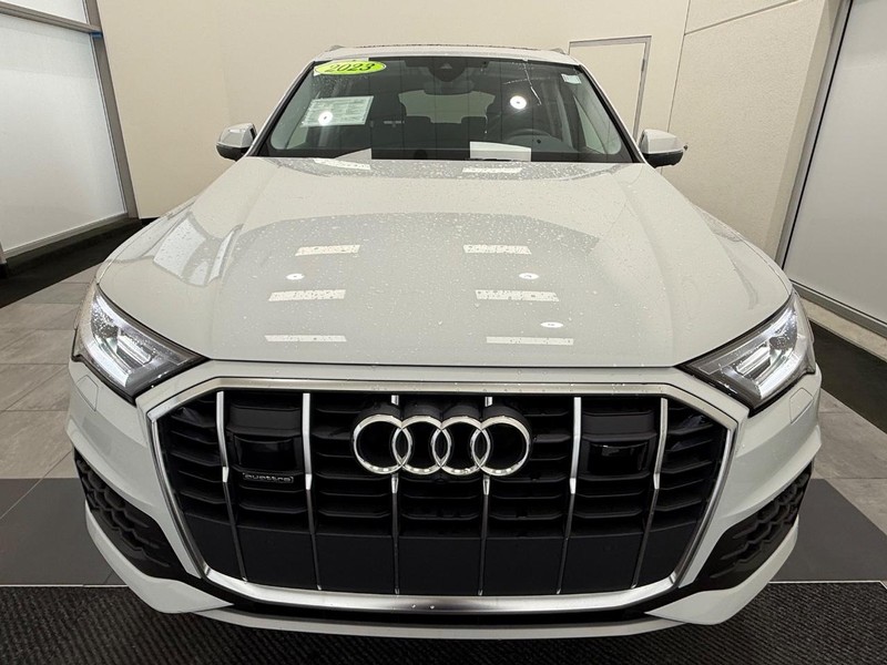 Audi Q7 Vehicle Full-screen Gallery Image 06