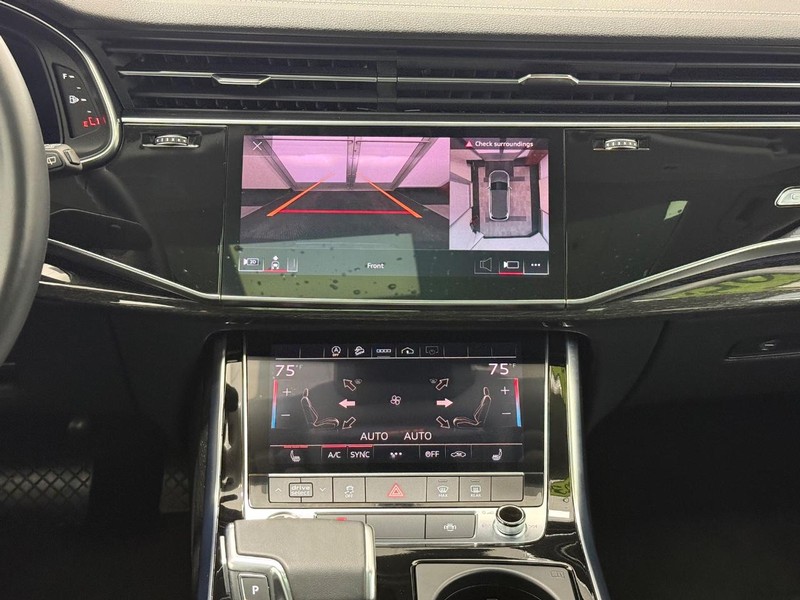 Audi Q7 Vehicle Full-screen Gallery Image 09