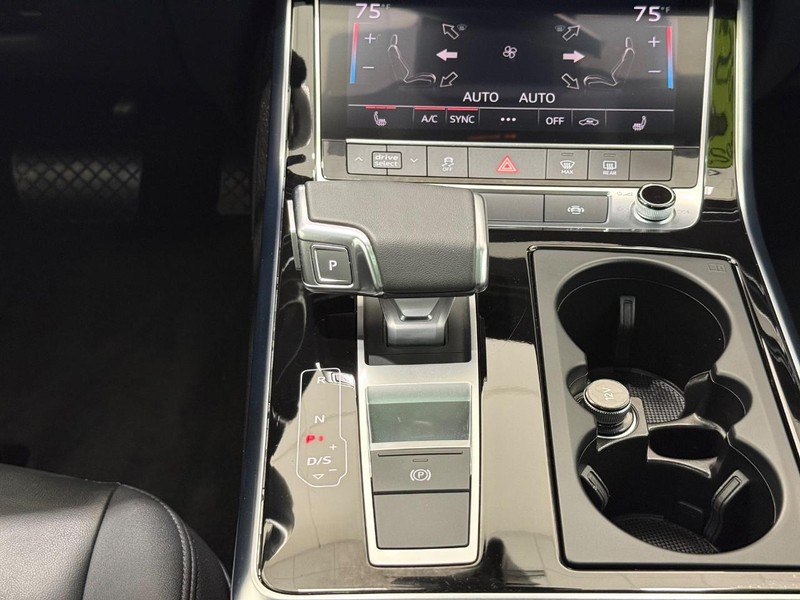 Audi Q7 Vehicle Full-screen Gallery Image 10