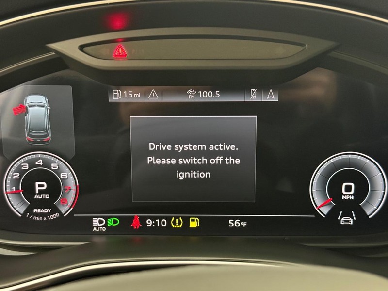 Audi Q7 Vehicle Full-screen Gallery Image 16