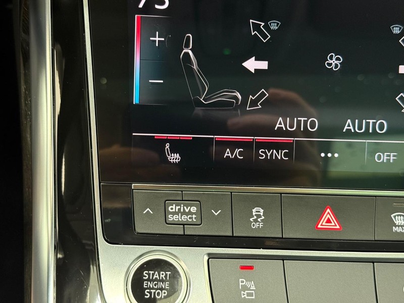 Audi Q7 Vehicle Full-screen Gallery Image 18