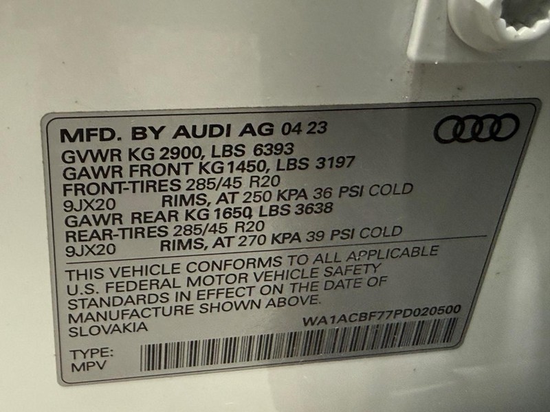 Audi Q7 Vehicle Full-screen Gallery Image 21