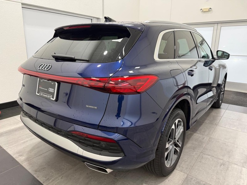 Audi Q5 Vehicle Full-screen Gallery Image 02