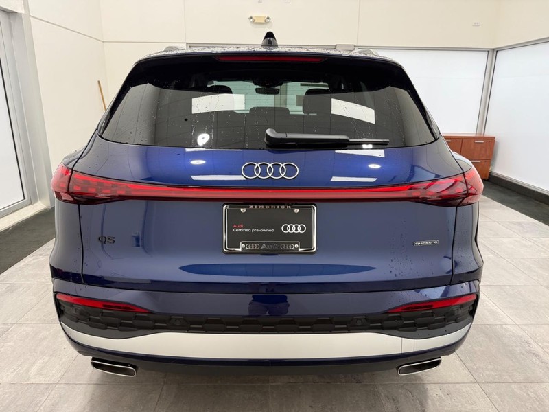 Audi Q5 Vehicle Full-screen Gallery Image 03