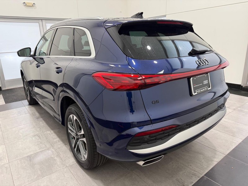 Audi Q5 Vehicle Full-screen Gallery Image 04