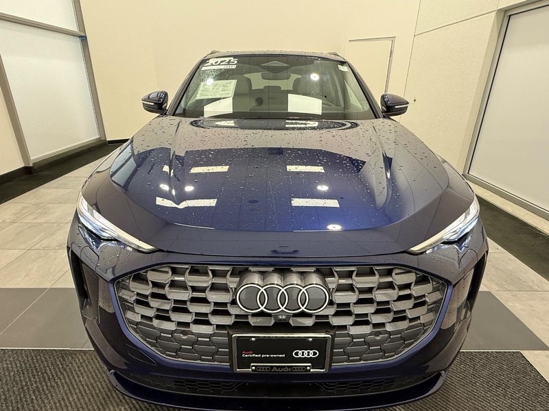 Audi Q5 Vehicle Full-screen Gallery Image 07