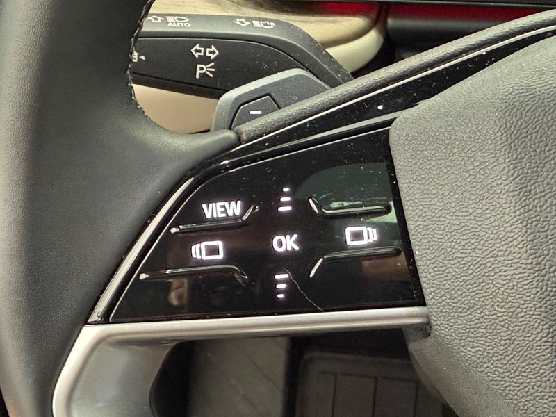 Audi Q5 Vehicle Full-screen Gallery Image 13