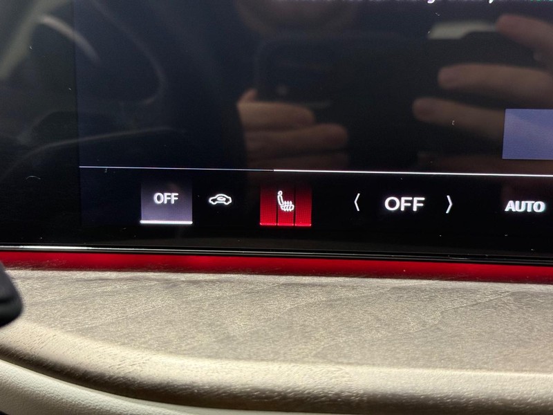 Audi Q5 Vehicle Full-screen Gallery Image 17