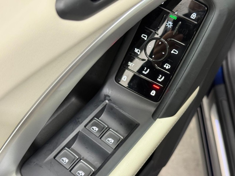 Audi Q5 Vehicle Full-screen Gallery Image 18