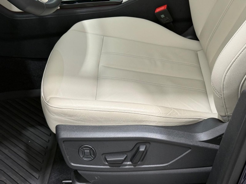 Audi Q5 Vehicle Full-screen Gallery Image 19