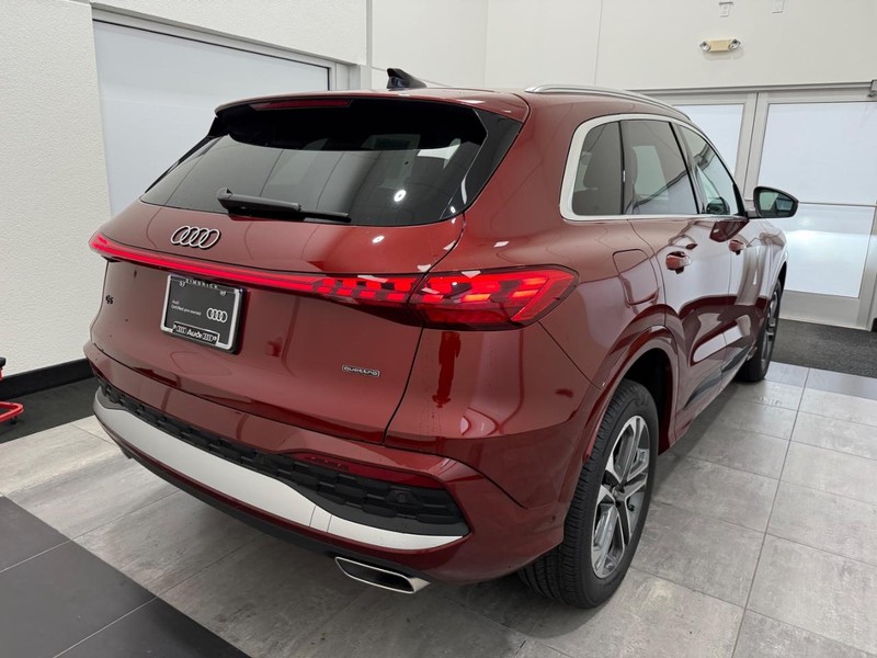 Audi Q5 Vehicle Full-screen Gallery Image 02