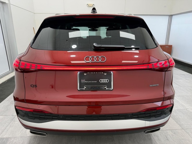 Audi Q5 Vehicle Full-screen Gallery Image 03