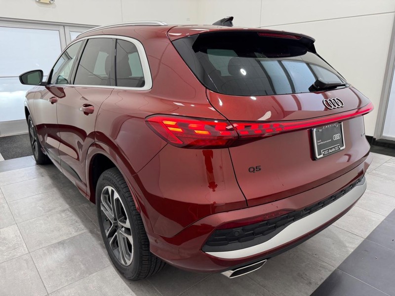Audi Q5 Vehicle Full-screen Gallery Image 04