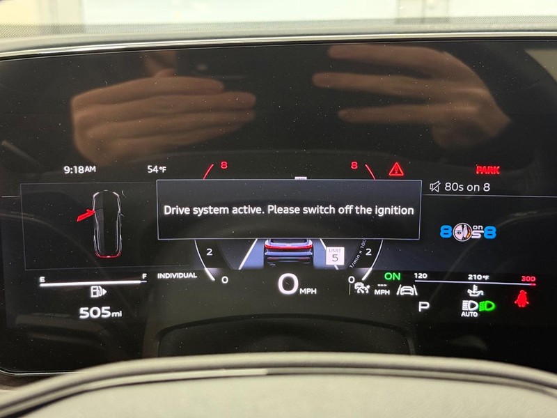 Audi Q5 Vehicle Full-screen Gallery Image 15