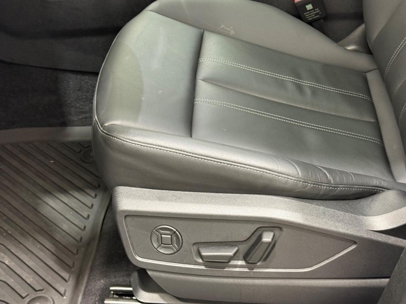 Audi Q5 Vehicle Full-screen Gallery Image 21