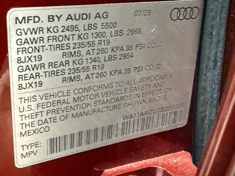 Audi Q5 Vehicle Full-screen Gallery Image 22