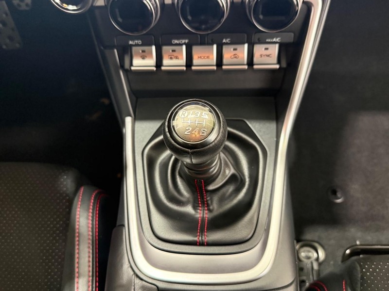Subaru BRZ Vehicle Image 11