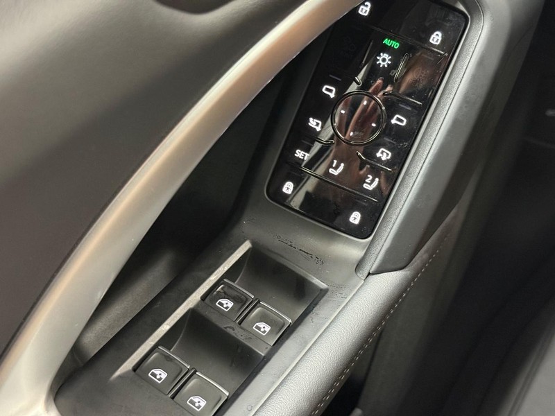 Audi Q5 Vehicle Full-screen Gallery Image 18