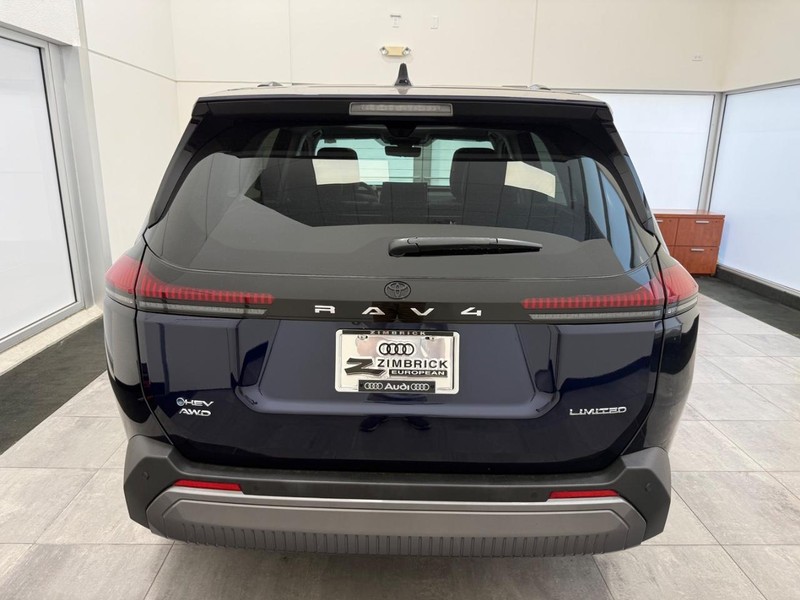Toyota RAV4 Vehicle Image 3