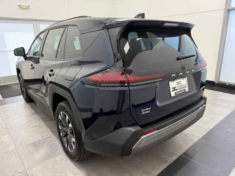 Toyota RAV4 Vehicle Image 4
