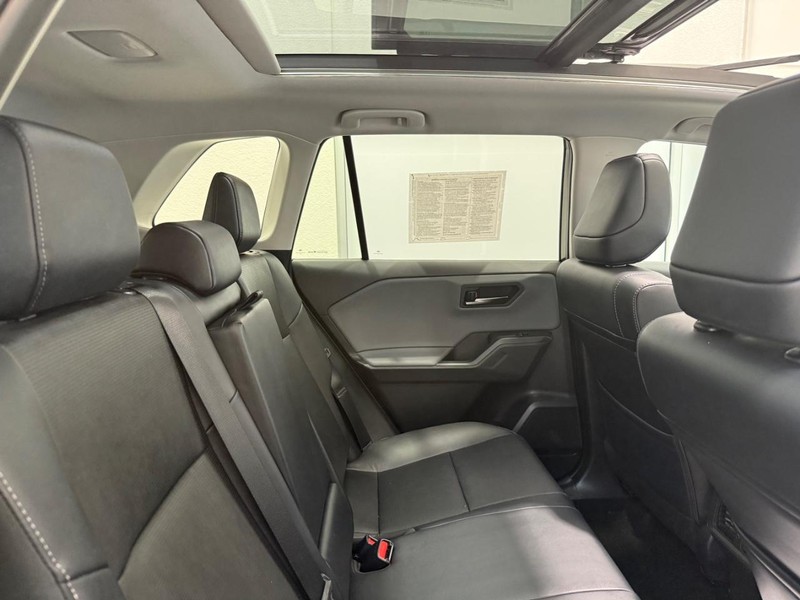 Toyota RAV4 Vehicle Image 8