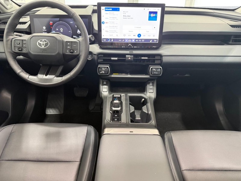 Toyota RAV4 Vehicle Image 9