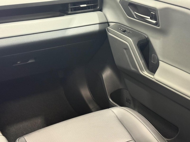 Toyota RAV4 Vehicle Image 13