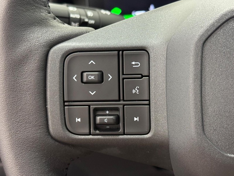 Toyota RAV4 Vehicle Image 14