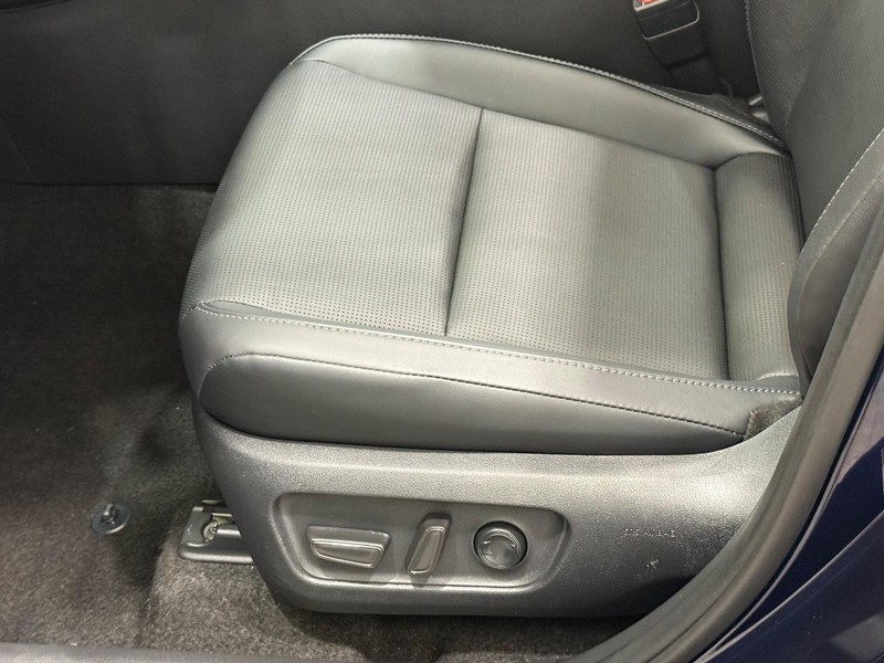 Toyota RAV4 Vehicle Image 21