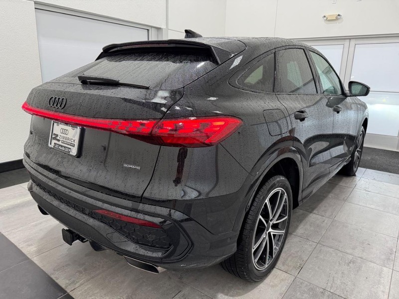 Audi Q5 Sportback Vehicle Image 2