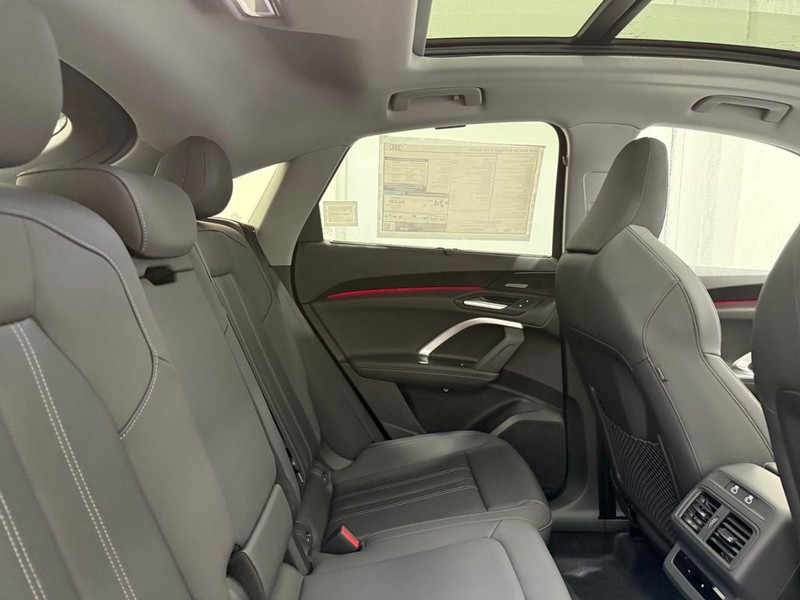 Audi Q5 Sportback Vehicle Image 4