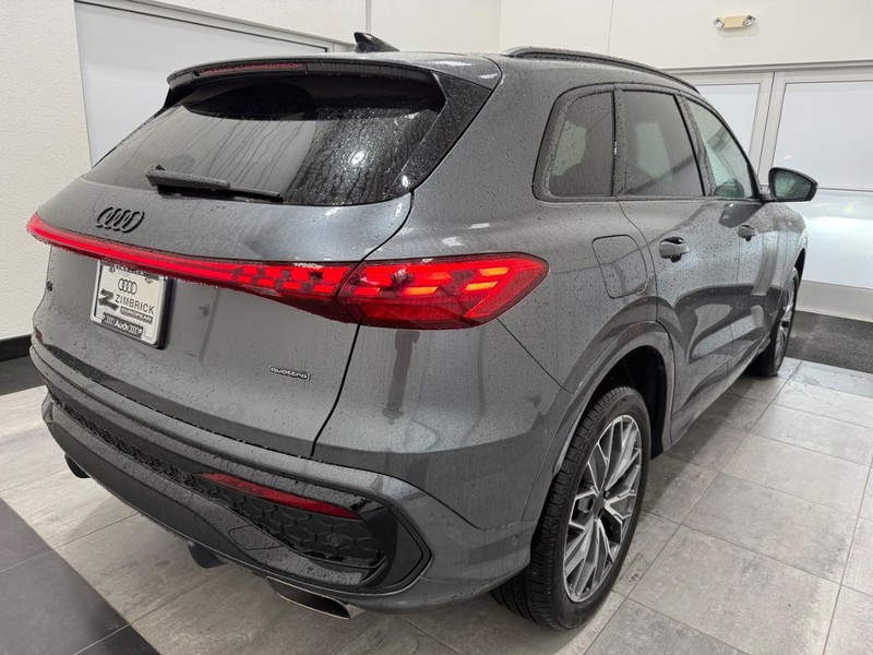 Audi Q5 Vehicle Image 2