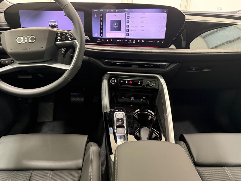 Audi Q5 Vehicle Image 5