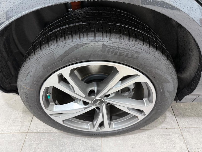 Audi Q6 e-tron Vehicle Image 3