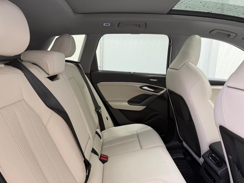 Audi Q6 e-tron Vehicle Image 4