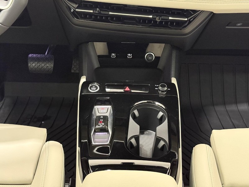 Audi Q6 e-tron Vehicle Image 7