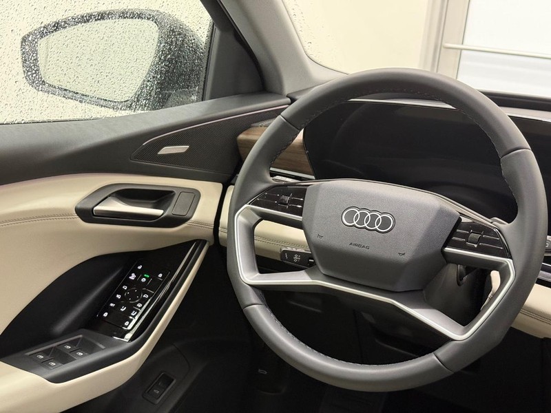 Audi Q6 e-tron Vehicle Image 8