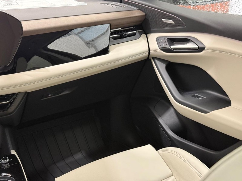 Audi Q6 e-tron Vehicle Image 9