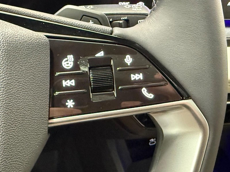 Audi Q6 e-tron Vehicle Image 11
