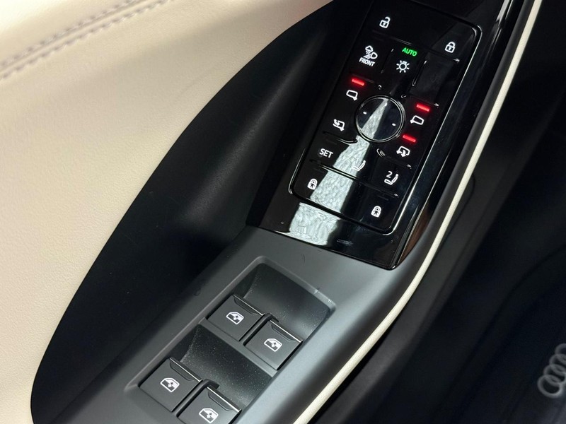 Audi Q6 e-tron Vehicle Image 14