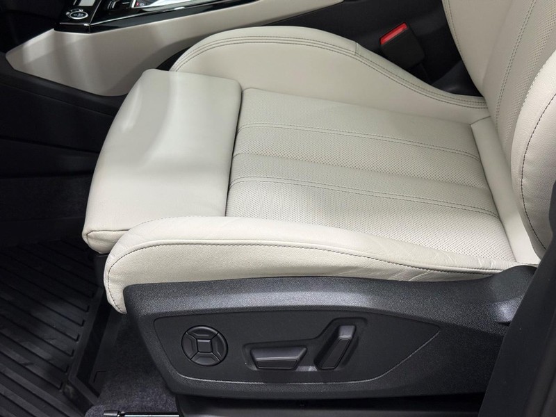 Audi Q6 e-tron Vehicle Image 15