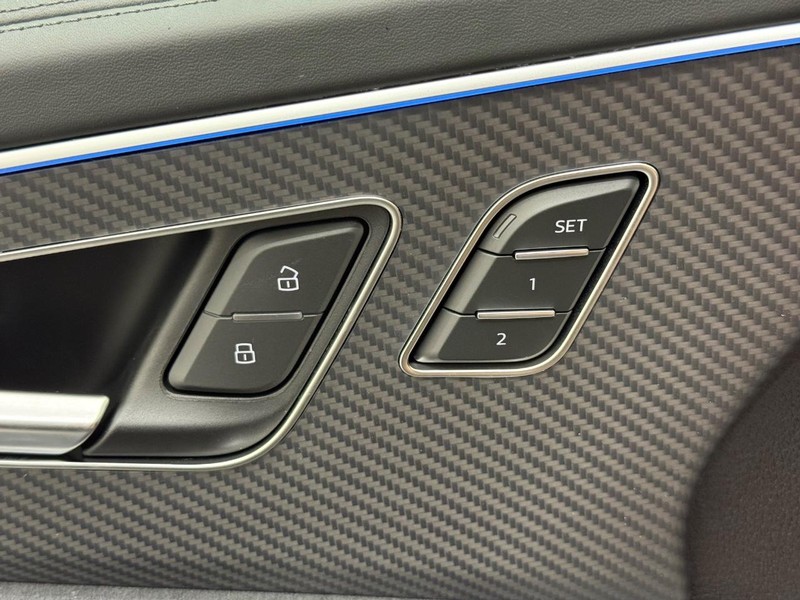 Audi SQ8 Vehicle Image 9