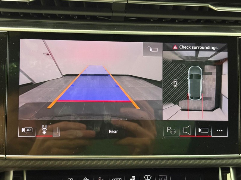 Audi SQ8 Vehicle Image 12