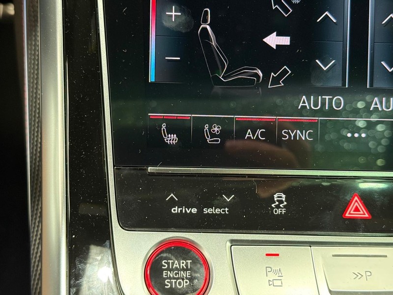 Audi SQ8 Vehicle Image 13