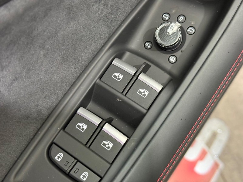 Audi SQ8 Vehicle Image 14