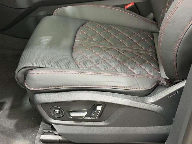 Audi SQ8 Vehicle Image 15